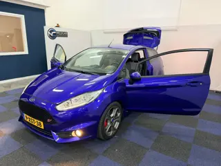 Foto 16 van Ford Fiesta 1.6 ST2 / RECENT DISTRIBUTIE VV / RICARDO STOELEN / DEALER ONDERHOUDEN