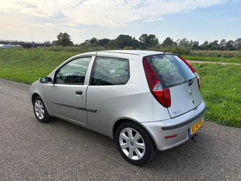 Fiat Punto 1.4-16V Navigator