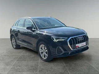Foto 11 van Audi Q3 45 245pk TFSI e S edition Adaptive cruise control | Stoelverwarming voorin | Parkeerhulp ach