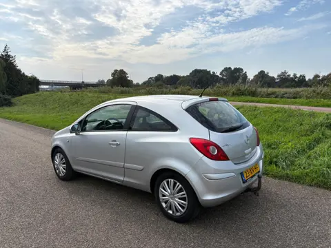 Opel Corsa 1.4-16V Cosmo