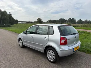 Volkswagen Polo 1.4-16V Highline