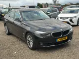 Foto 22 van BMW 3-serie Gran Turismo 330i Centennial High Executive Adaptief Cruise Lane Assist Nieuwe Banden Ze