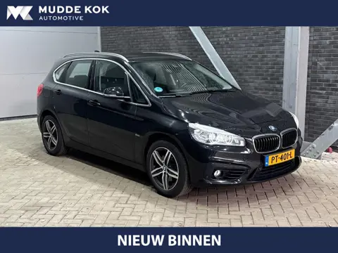 BMW 2-serie Active Tourer 220i Centennial High Executive | Trekhaak | Head-Up | Keyless | Stoel+Stuu