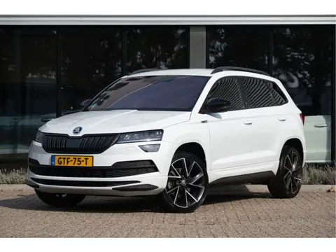 Škoda Karoq 1.5 TSI ACT Sportline | El. Trekhaak | ACC | 19" | Camera | Stoel-stuurverw.