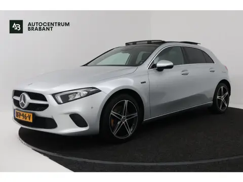 Mercedes-Benz A-Klasse 250 e Business Solution AMG Limited (PANORAMADAK, SFEERVERLICHTING, BURMEISTE