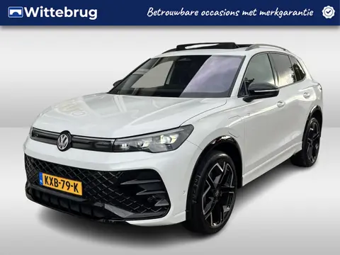 Volkswagen Tiguan 1.5 eHybrid R-Line Edition / AUTOMAAT/ GARANTIE TM 09-2030/ 272 PK/ PANO/ LEER/ TR