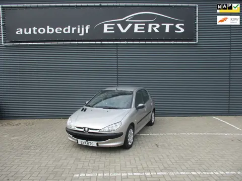 Peugeot 206 1.4 Air-line 2 Apk 24-09-2027 Airco elektrisch pakket dealer onderhouden zeer nette auto
