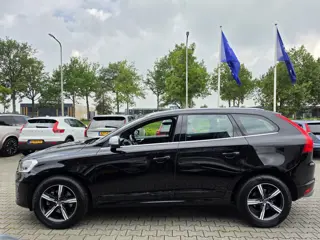 Foto 18 van Volvo XC60 2.0 T5 FWD Nordic+ | Achteruitrijd Camera | Afneembare Trekhaak | / R-Design | Voorstoele