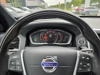 Foto 16 van Volvo XC60 2.0 T5 FWD Nordic+ | Achteruitrijd Camera | Afneembare Trekhaak | / R-Design | Voorstoele