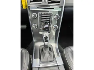 Foto 12 van Volvo XC60 2.0 T5 FWD Nordic+ | Achteruitrijd Camera | Afneembare Trekhaak | / R-Design | Voorstoele
