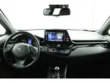 Foto 28 van Toyota C-HR 1.2 Dynamic | 1.300kg trekgewicht! | Camera | Keyless Start | Electrisch inklapbare buit
