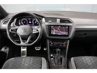 Foto 14 van Volkswagen Tiguan Allspace 1.5 TSI R-Line 7p | panoramadak | head-up | harmankardon | elek. trekhaak