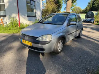 Opel Corsa 1.4-16V Comfort Automaat*Nieuwe APK 01-10-2027 *Trekhaak*Elektrische ramen*