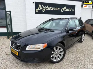 Volvo V70 2.4D Momentum Automaat | Dealer Onderhouden | Leer | Navi |Trekhaak