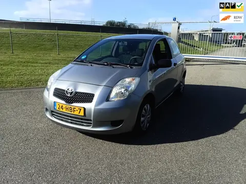 Toyota Yaris 1.0 VVTi +
