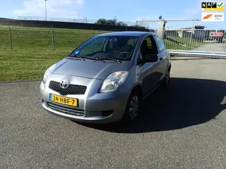 Toyota Yaris 1.0 VVTi +