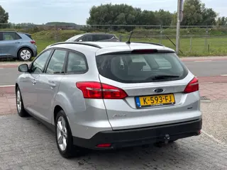 Foto 15 van Ford Focus Wagon 1.0 Titanium Edition nette auto !