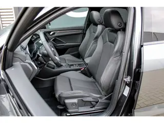 Foto 14 van Audi Q3 Sportback 45 TFSI e S edition | Pano | Top view camera | Keyless | Standkachel | LED