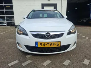 Foto 16 van Opel Astra Sports Tourer 1.4 Turbo Sport /Nieuwe apk bij aflevering/Navigatie/Trekhaak/parrot