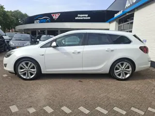 Foto 14 van Opel Astra Sports Tourer 1.4 Turbo Sport /Nieuwe apk bij aflevering/Navigatie/Trekhaak/parrot