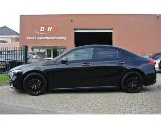 Mercedes-Benz A-klasse 180 Business Solution AMG panoramadak sfeerverlichting inruil mogelijk nap