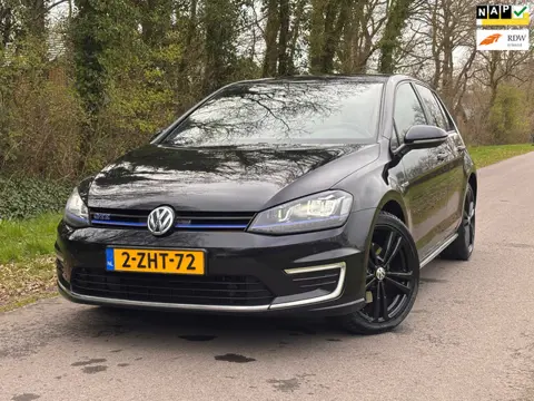 Volkswagen Golf 1.4 TSI GTE | DSG + Cruise control + Navi Nu € 9.999,- !!!