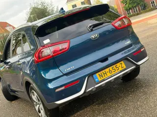 Foto 16 van Kia Niro 1.6 GDi Hybrid ExecutiveLine /Carplay/Navi/Camera/Stoelverwarming/