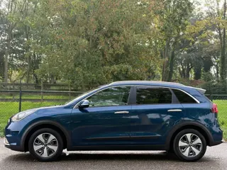 Foto 14 van Kia Niro 1.6 GDi Hybrid ExecutiveLine /Carplay/Navi/Camera/Stoelverwarming/