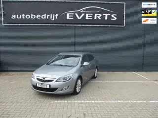 Foto 11 van Opel Astra Sports Tourer 1.4 Turbo Cosmo dealer onderhouden in top staat speciale uitvoering scherpe