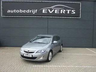 Foto 12 van Opel Astra Sports Tourer 1.4 Turbo Cosmo dealer onderhouden in top staat speciale uitvoering scherpe