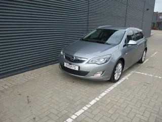 Foto 16 van Opel Astra Sports Tourer 1.4 Turbo Cosmo dealer onderhouden in top staat speciale uitvoering scherpe