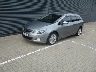 Foto 17 van Opel Astra Sports Tourer 1.4 Turbo Cosmo dealer onderhouden in top staat speciale uitvoering scherpe