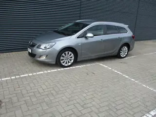 Foto 18 van Opel Astra Sports Tourer 1.4 Turbo Cosmo dealer onderhouden in top staat speciale uitvoering scherpe