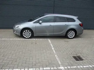 Foto 20 van Opel Astra Sports Tourer 1.4 Turbo Cosmo dealer onderhouden in top staat speciale uitvoering scherpe