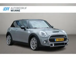 MINI Cooper S 192pk Chili Serious Business | JCW Pakket | Panoramadak | Keyless | Camera | Harman/ka