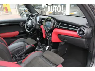 Foto 17 van MINI Cooper S 192pk Chili Serious Business | JCW Pakket | Panoramadak | Keyless | Camera | Harman/ka