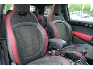 Foto 16 van MINI Cooper S 192pk Chili Serious Business | JCW Pakket | Panoramadak | Keyless | Camera | Harman/ka