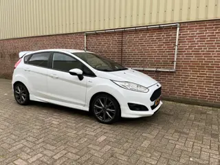 Foto 11 van Ford Fiesta 1.0 EcoBoost ST Line Airco NAP Distbutieriem Nieuw