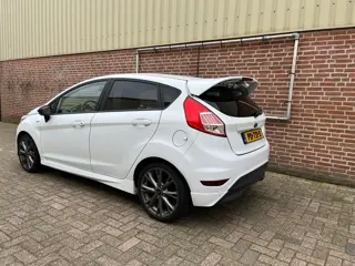 Foto 15 van Ford Fiesta 1.0 EcoBoost ST Line Airco NAP Distbutieriem Nieuw
