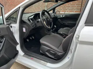 Foto 19 van Ford Fiesta 1.0 EcoBoost ST Line Airco NAP Distbutieriem Nieuw