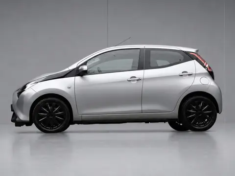 Toyota Aygo 1.0 VVT-i x-play (APPLE CARPLAY,NAVI,LED,CRUISE,SPORTSTOELEN,LM VELGEN,NETTESTAAT)