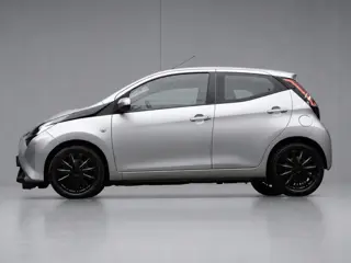 Toyota Aygo 1.0 VVT-i x-play (APPLE CARPLAY,NAVI,LED,CRUISE,SPORTSTOELEN,LM VELGEN,NETTESTAAT)