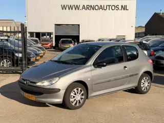 Peugeot 206 1.4 XR, APK TOT 30-09-2027, STUURBEKRACHTIGING, ELEK-RAMEN, RADIO-CD, AIRBAGS, CENT-VERG