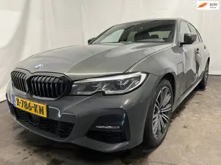 BMW 3-serie 330e High Executive - Wok - Linker / Rechter Zijschade