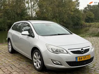 Opel Astra Sports Tourer 1.4 Turbo Sport Dealer onderhouden Airco elek ramen cruis control navigatie