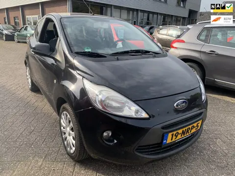 Ford Ka 1.2 Titanium X 2010 € 2.650,- AIRCO 1 JR. APK