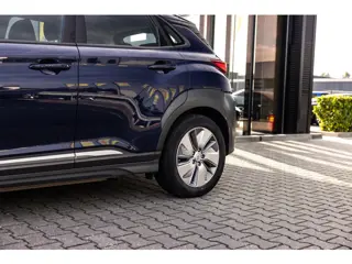 Foto 15 van Hyundai Kona EV Comfort 64 kWh, NL Auto, Krell Audio, Metallic lak!