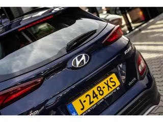Foto 19 van Hyundai Kona EV Comfort 64 kWh, NL Auto, Krell Audio, Metallic lak!