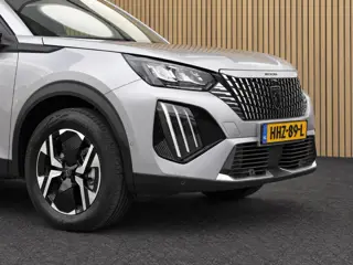 Foto 12 van Peugeot 2008 1.2 Hybrid 145 Allure | Navi / Camera / Climate