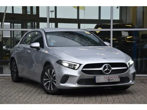 Mercedes-Benz A-klasse A180 Business Solution Automaat | BTW | Widescreen | Camera | CarPlay | LED